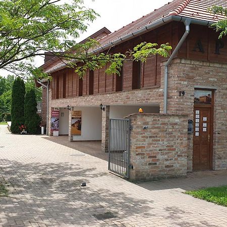 Gyulai Fuerdoe Apartman Exterior foto