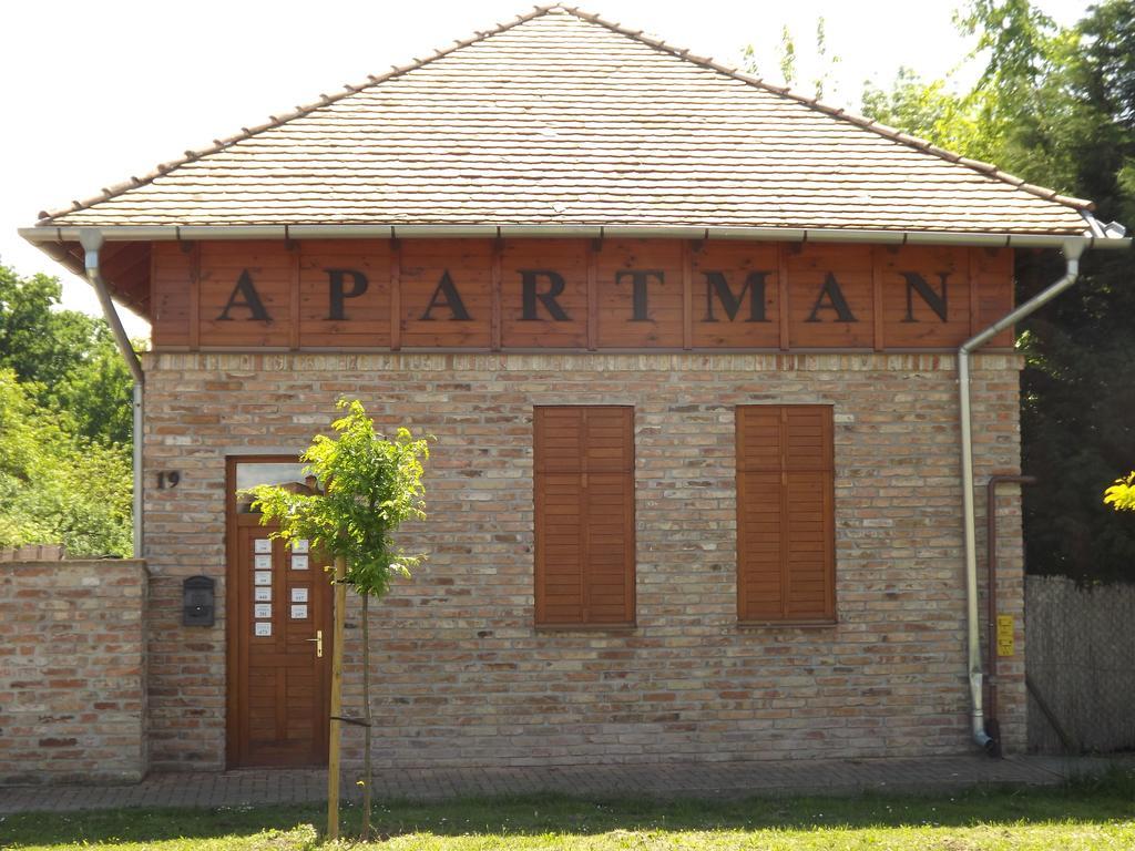 Gyulai Fuerdoe Apartman Quarto foto
