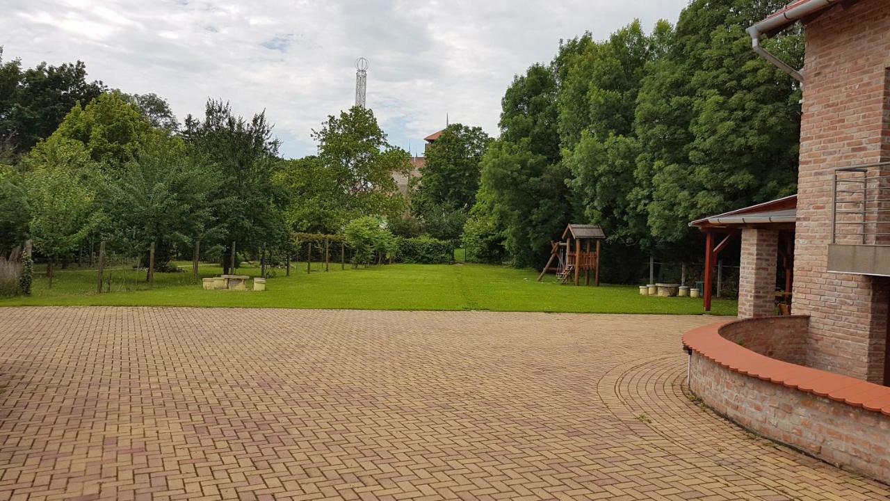Gyulai Fuerdoe Apartman Exterior foto